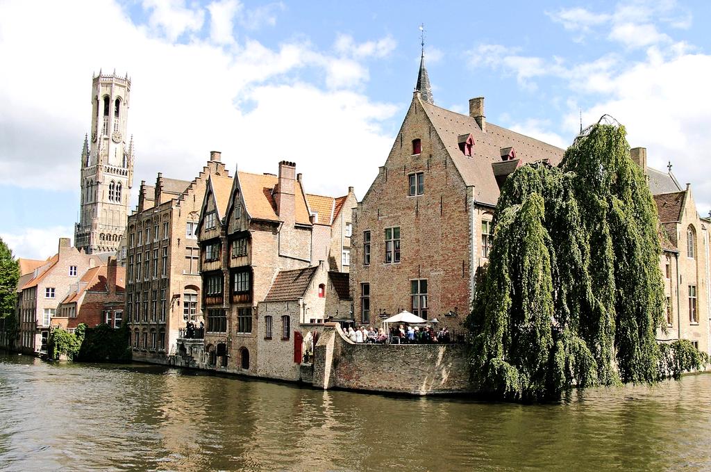 Happy traveler Sarah from Australia who successfully navigated cultural exchanges